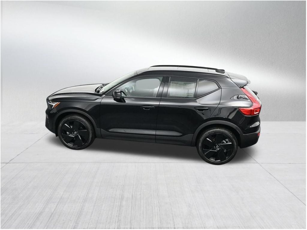 2026 Volvo XC40 B5 Ultra Black Edition