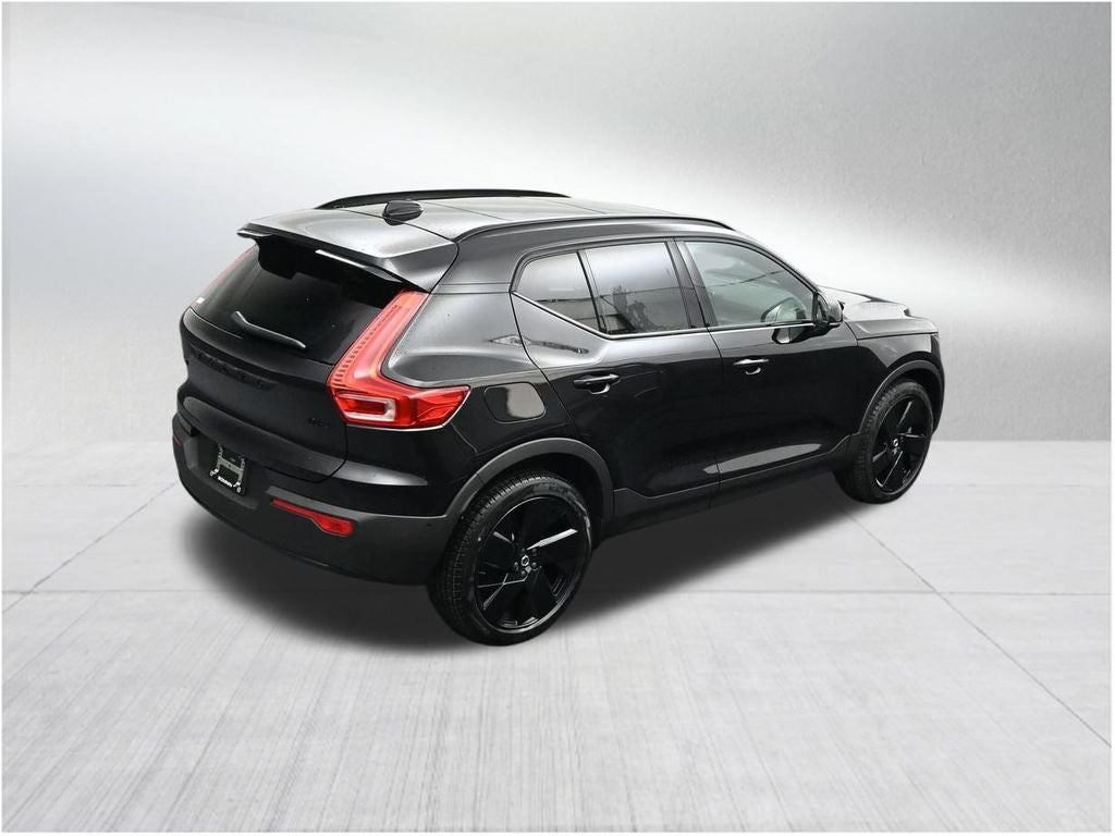 2026 Volvo XC40 B5 Ultra Black Edition
