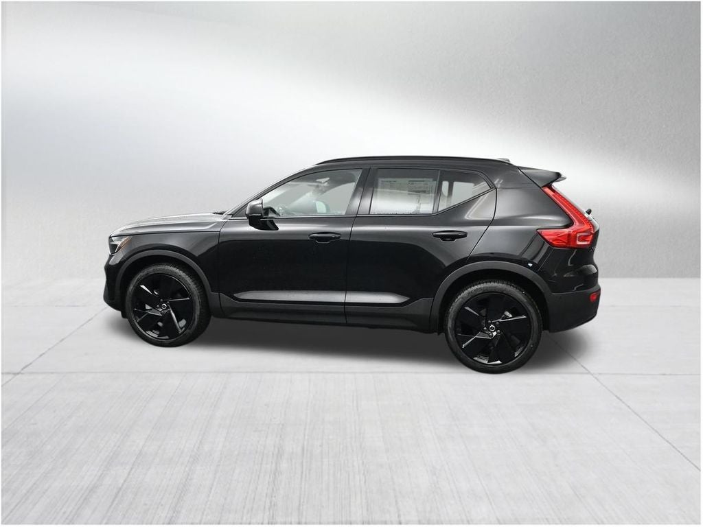 2026 Volvo XC40 B5 Ultra Black Edition
