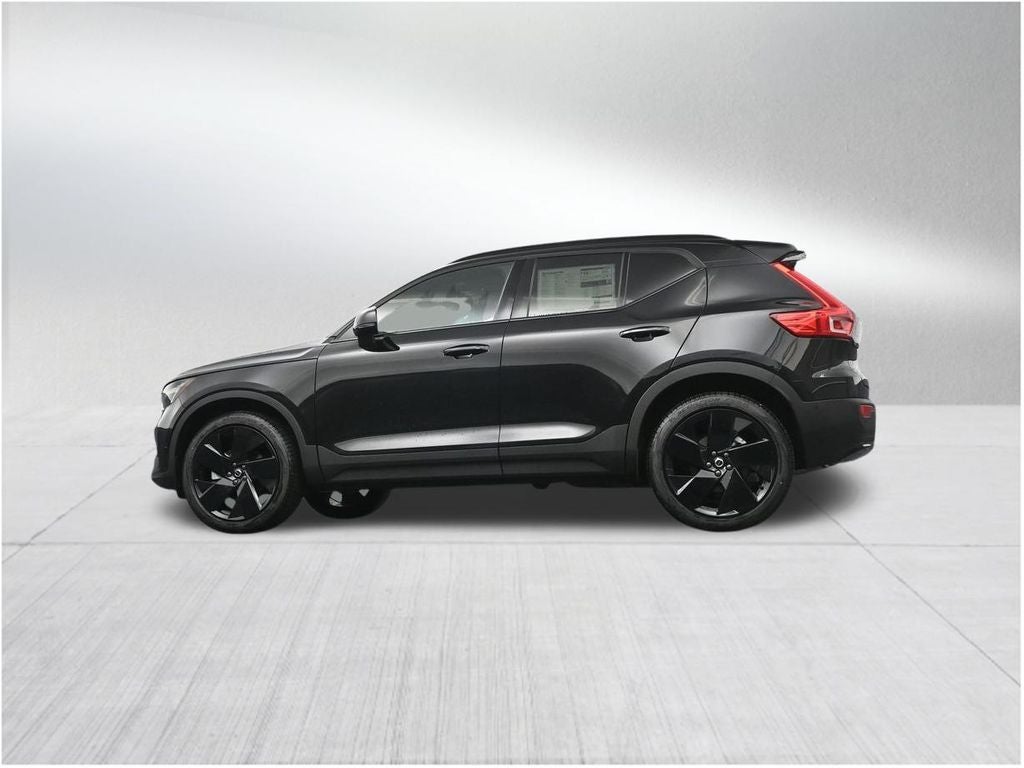 2026 Volvo XC40 B5 Ultra Black Edition