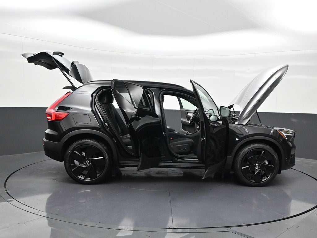 2026 Volvo XC40 B5 Ultra Black Edition