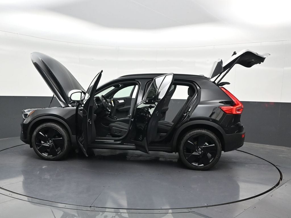2026 Volvo XC40 B5 Ultra Black Edition