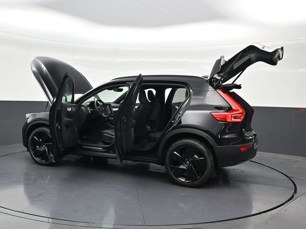 2026 Volvo XC40 B5 Ultra Black Edition