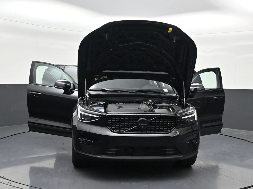 2026 Volvo XC40 B5 Ultra Black Edition