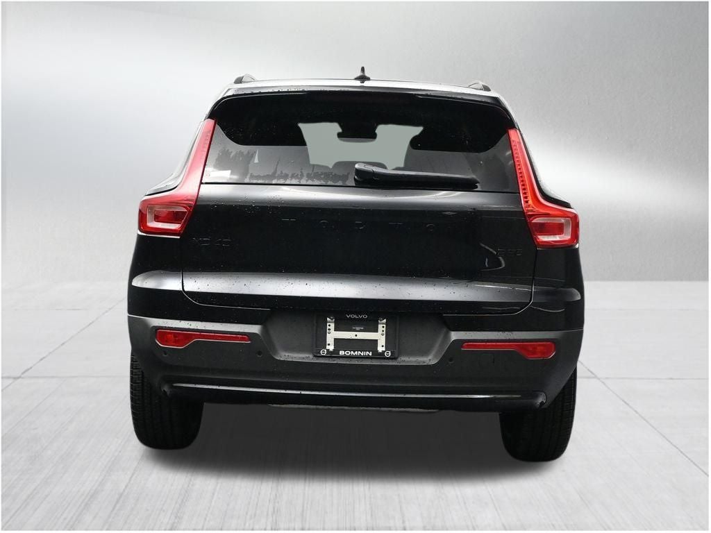 2026 Volvo XC40 B5 Ultra Black Edition
