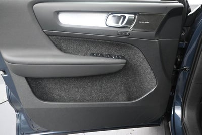 2026 Volvo XC40 B5 Ultra Black Edition