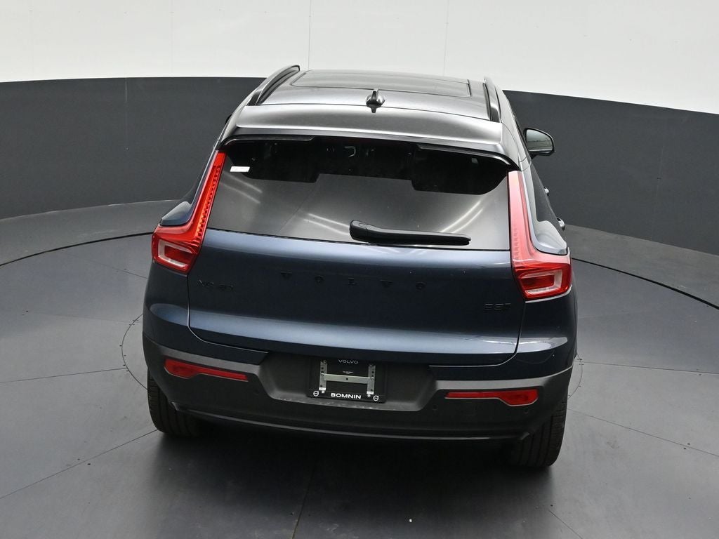 2026 Volvo XC40 B5 Ultra Black Edition