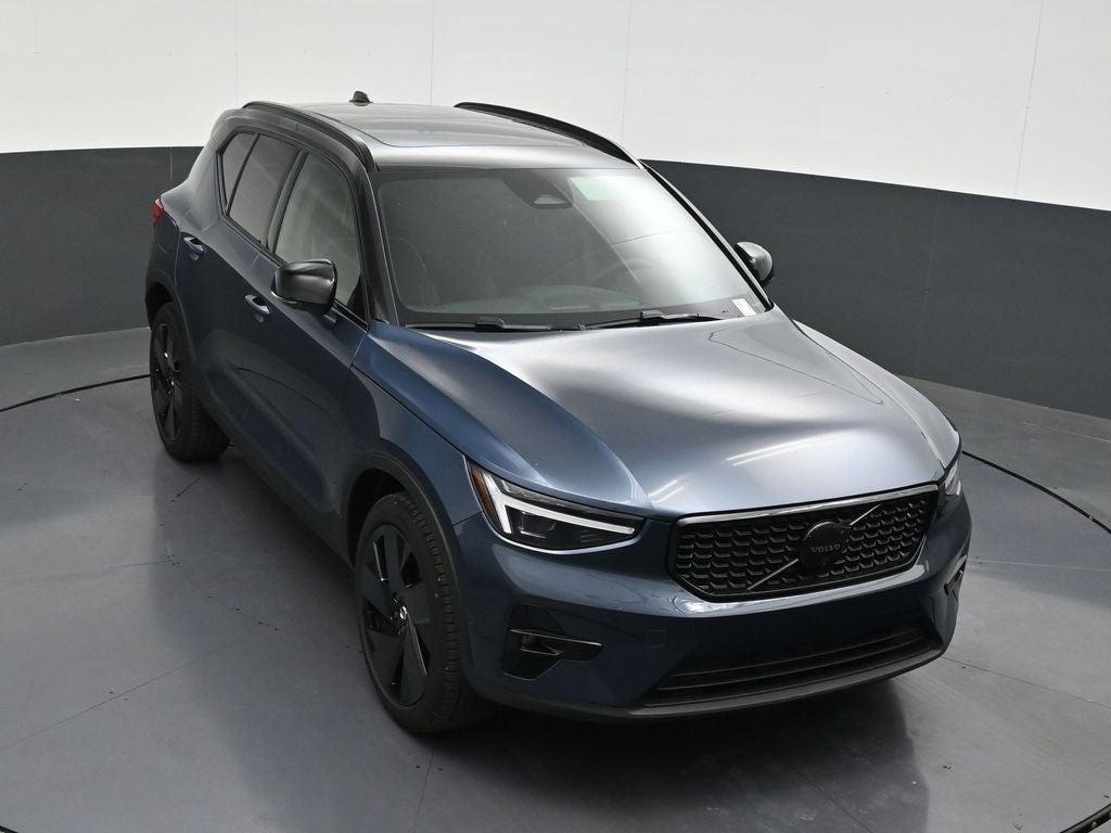 2026 Volvo XC40 B5 Ultra Black Edition