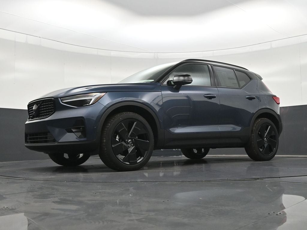 2026 Volvo XC40 B5 Ultra Black Edition
