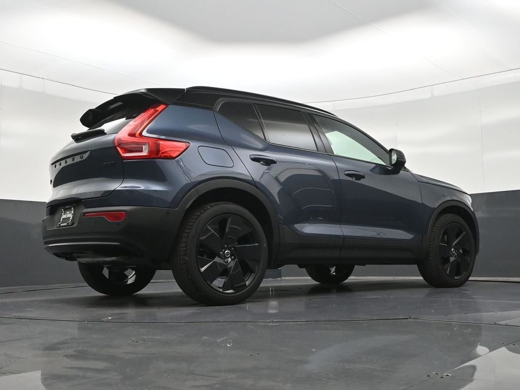 2026 Volvo XC40 B5 Ultra Black Edition