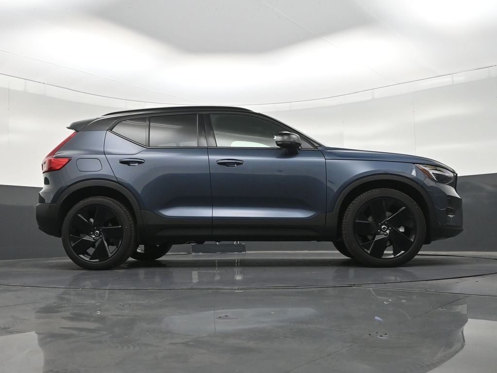2026 Volvo XC40 B5 Ultra Black Edition