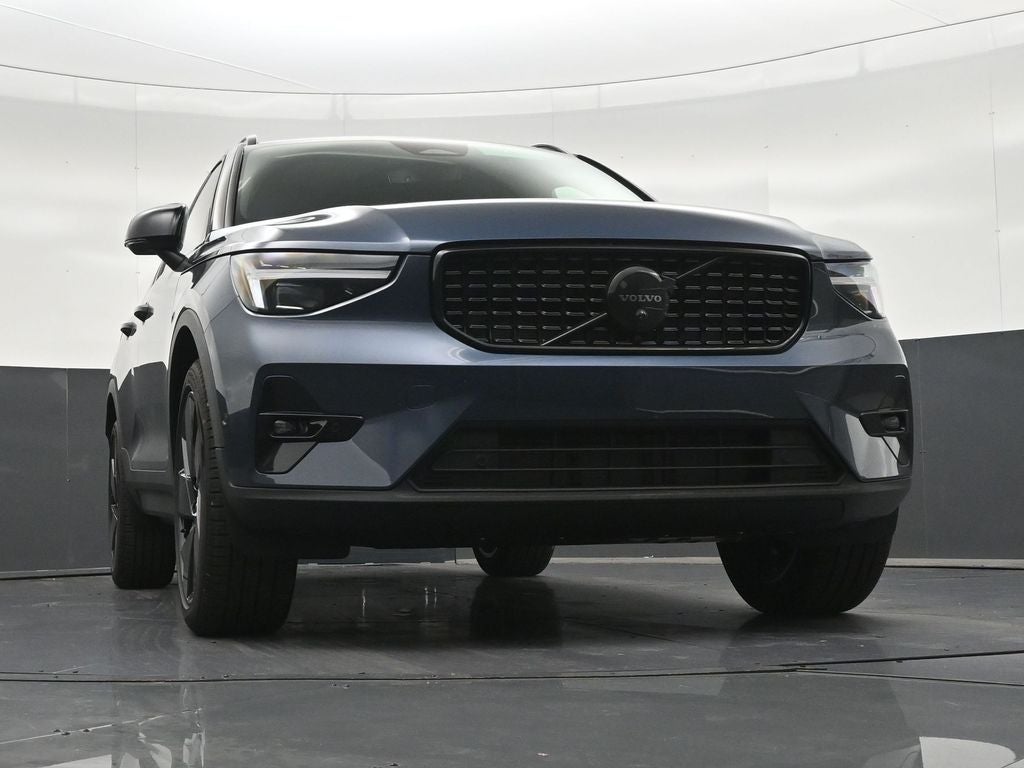 2026 Volvo XC40 B5 Ultra Black Edition