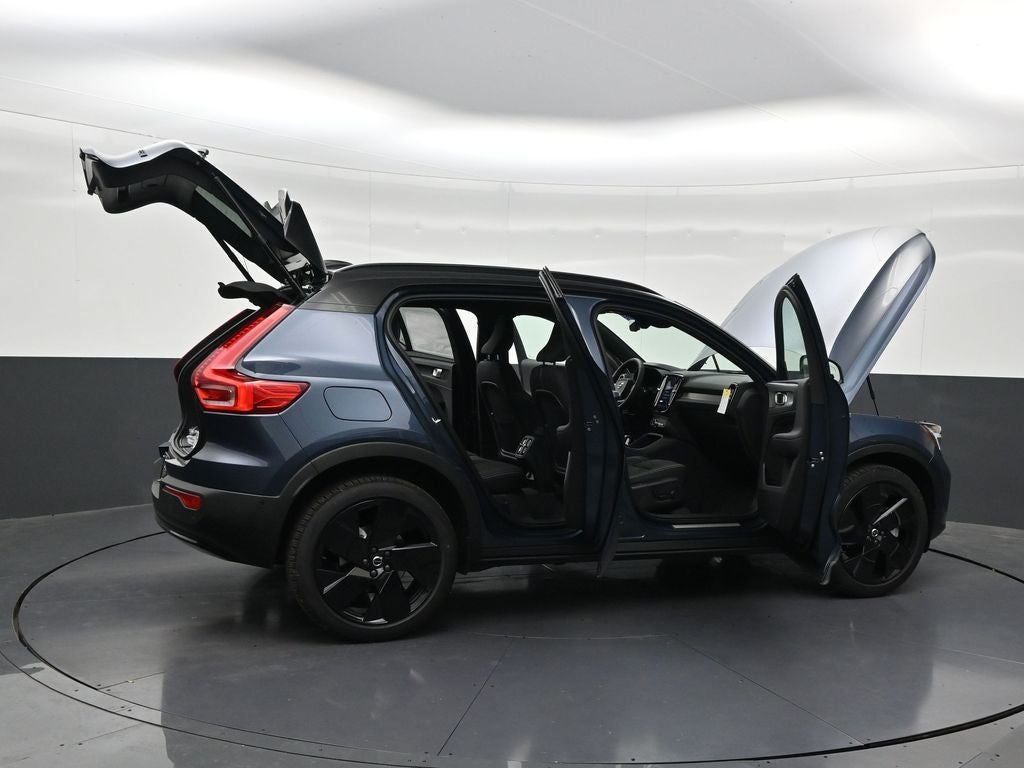 2026 Volvo XC40 B5 Ultra Black Edition