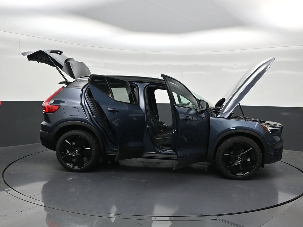 2026 Volvo XC40 B5 Ultra Black Edition