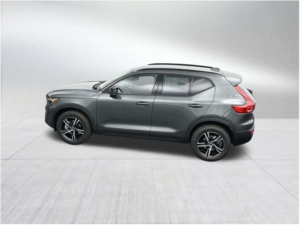 2026 Volvo XC40 B5 Core