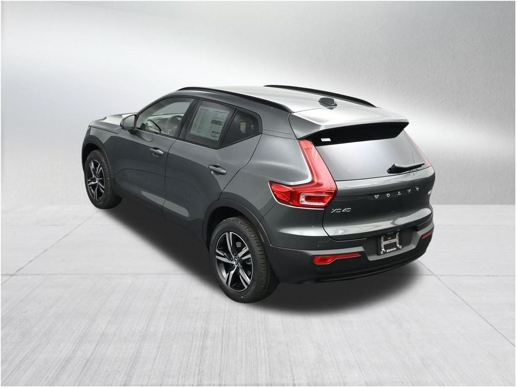 2026 Volvo XC40 B5 Core