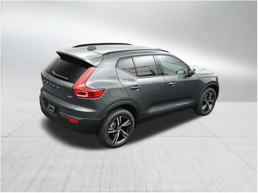 2026 Volvo XC40 B5 Core