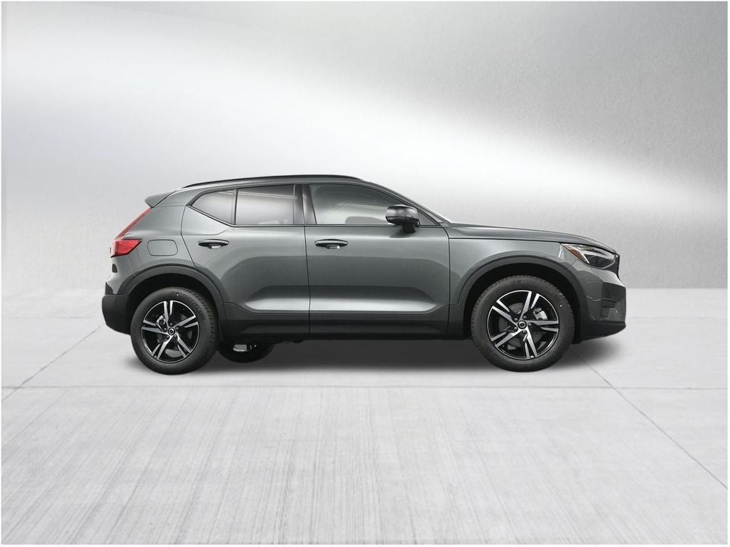 2026 Volvo XC40 B5 Core