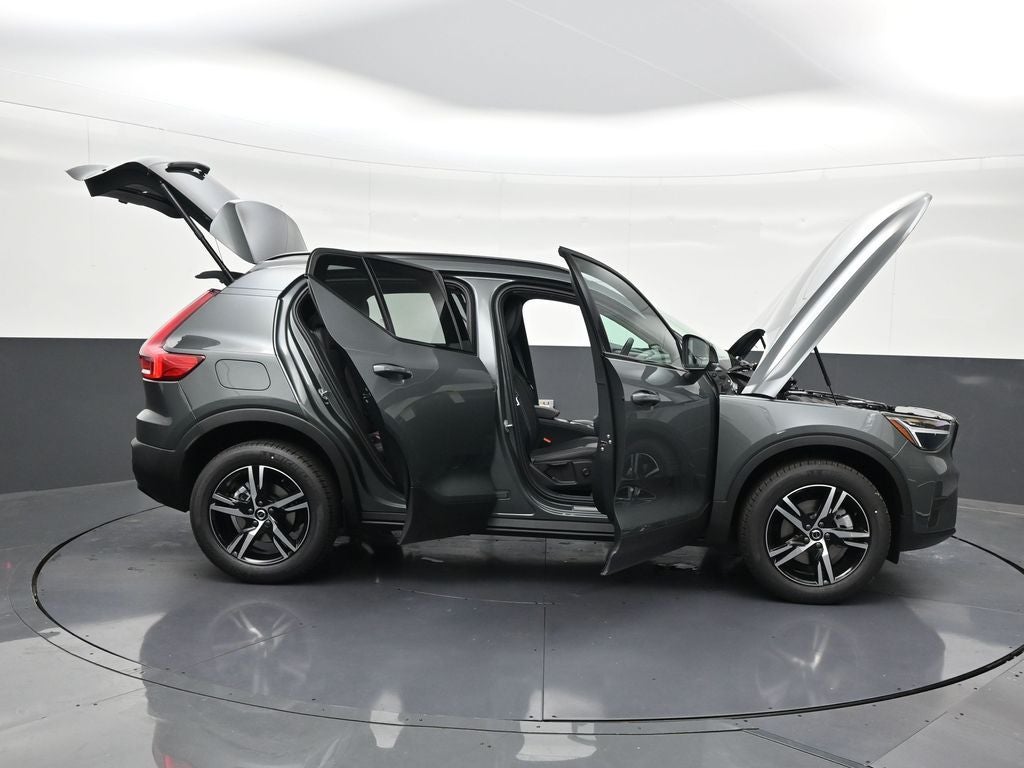 2026 Volvo XC40 B5 Core