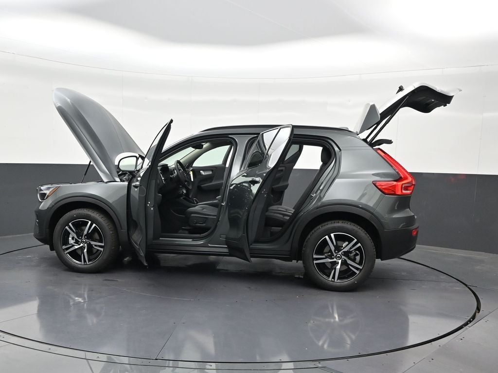 2026 Volvo XC40 B5 Core