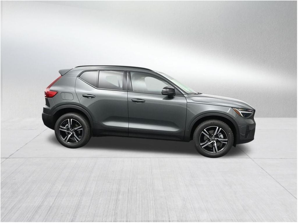 2026 Volvo XC40 B5 Core