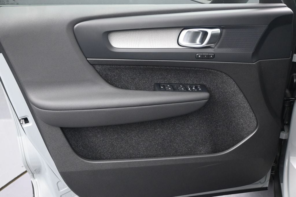 2026 Volvo XC40 B5 Core