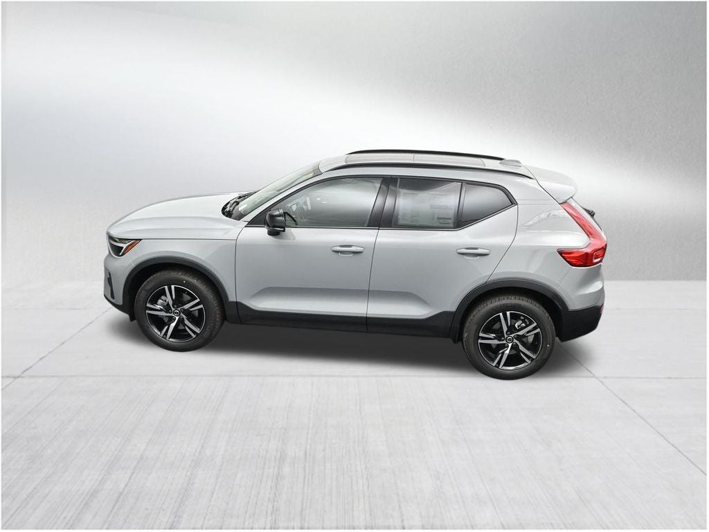 2026 Volvo XC40 B5 Core