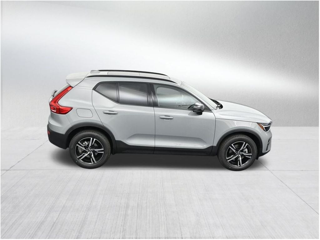 2026 Volvo XC40 B5 Core