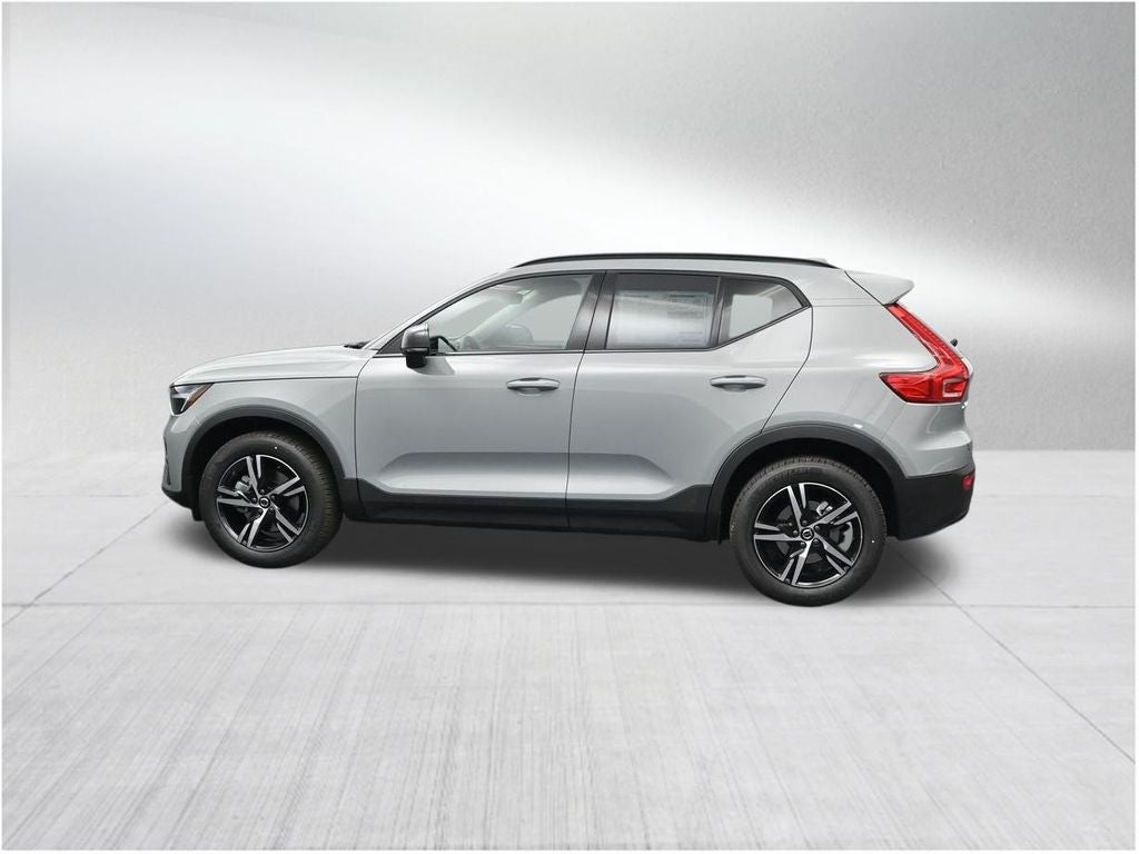 2026 Volvo XC40 B5 Core