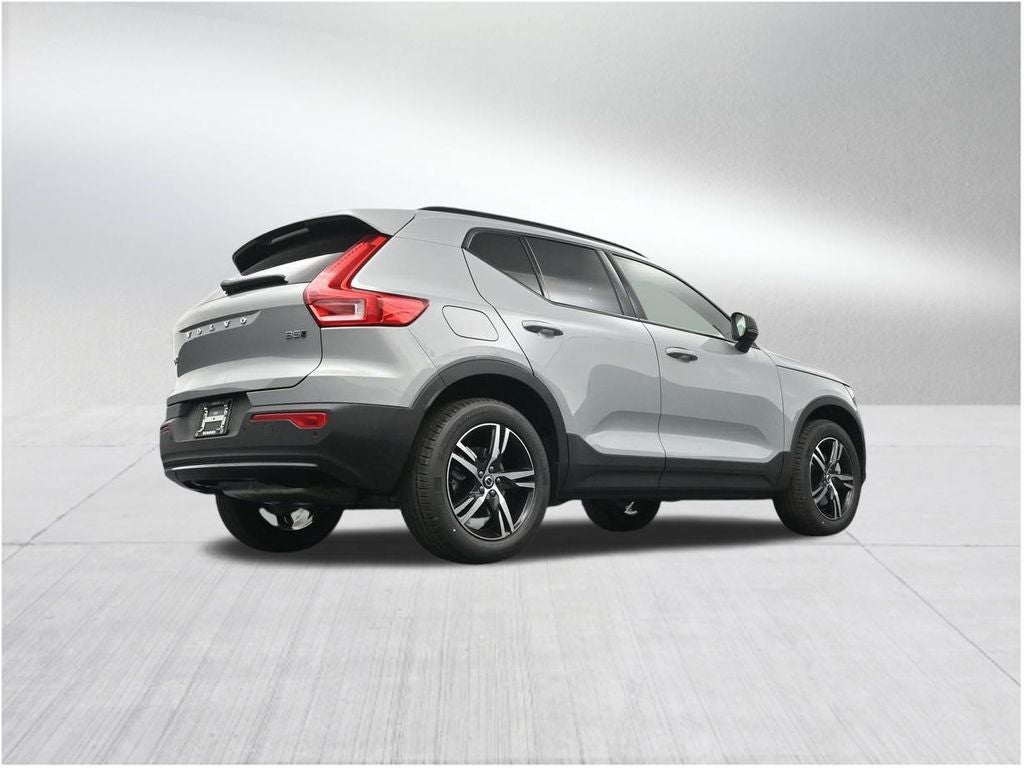 2026 Volvo XC40 B5 Core