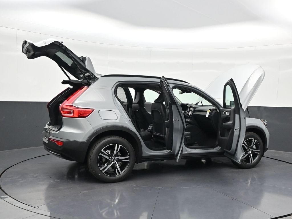 2026 Volvo XC40 B5 Core