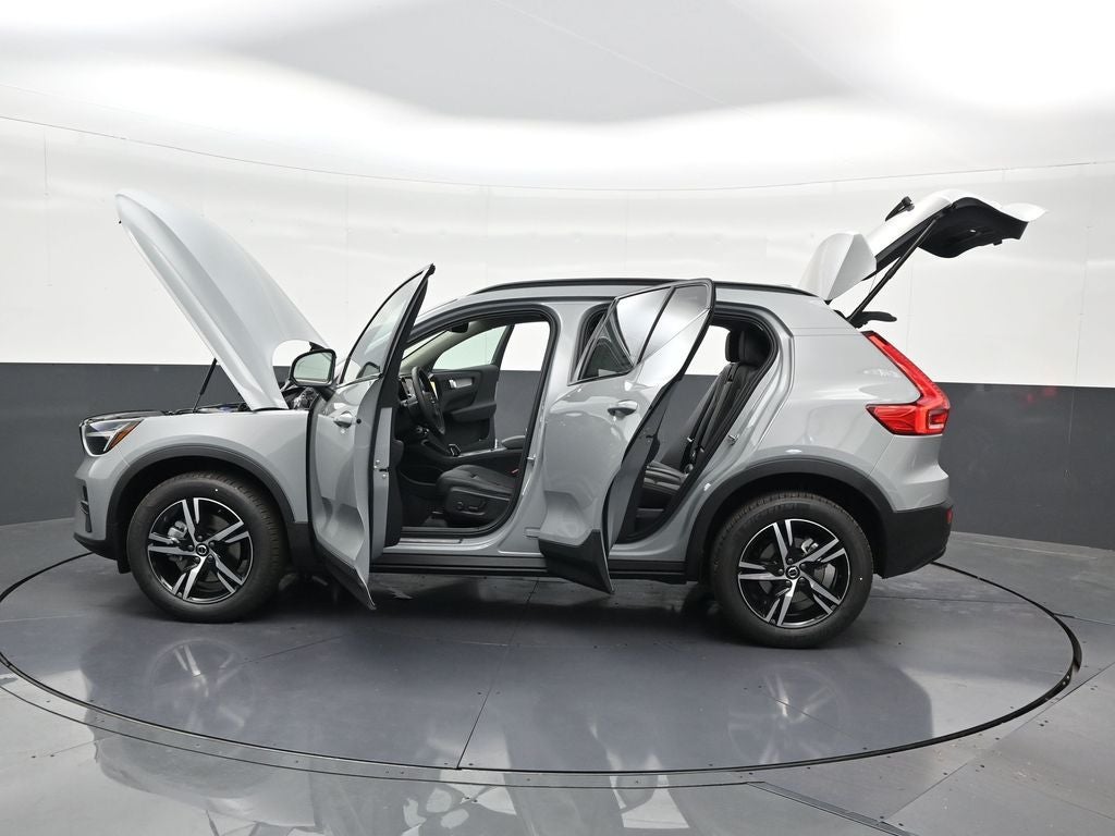 2026 Volvo XC40 B5 Core