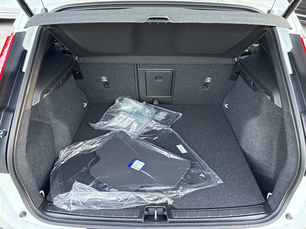 2026 Volvo XC40 B5 Core