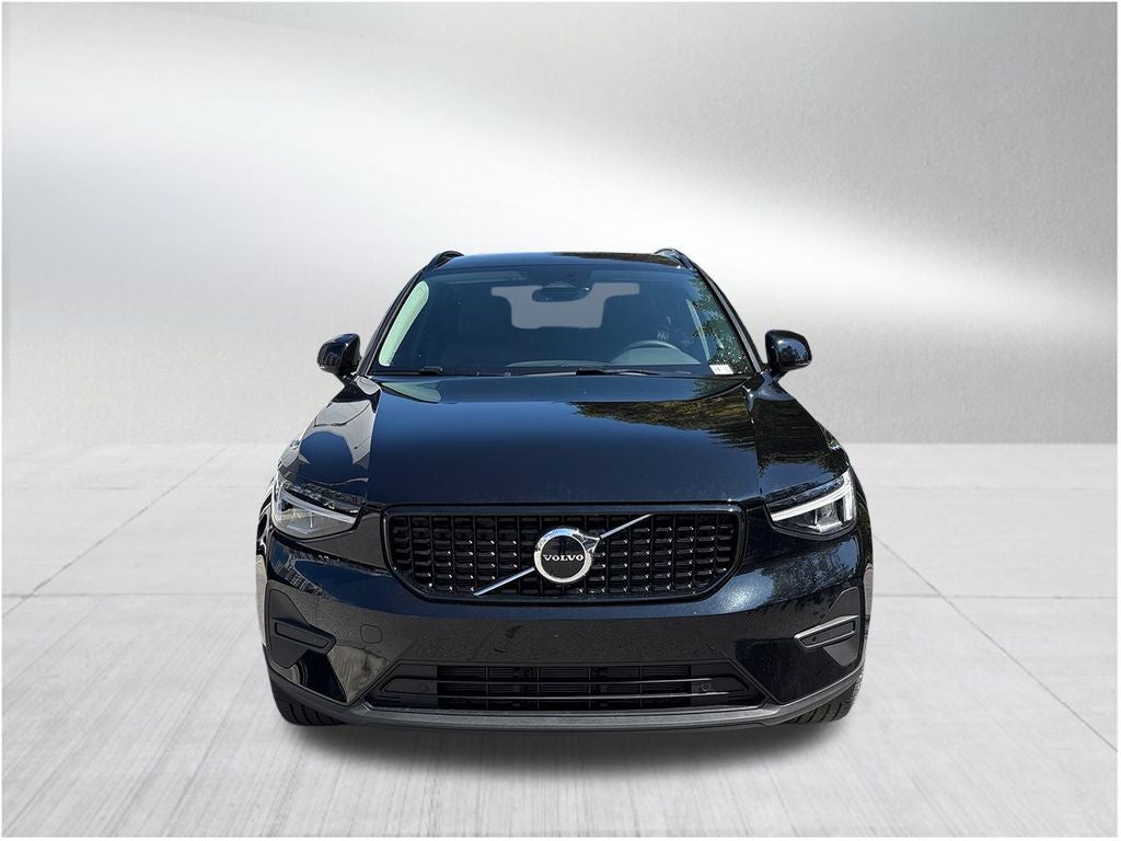 2026 Volvo XC40 B5 Core