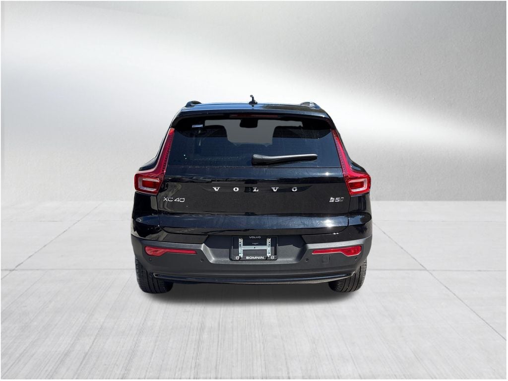 2026 Volvo XC40 B5 Core