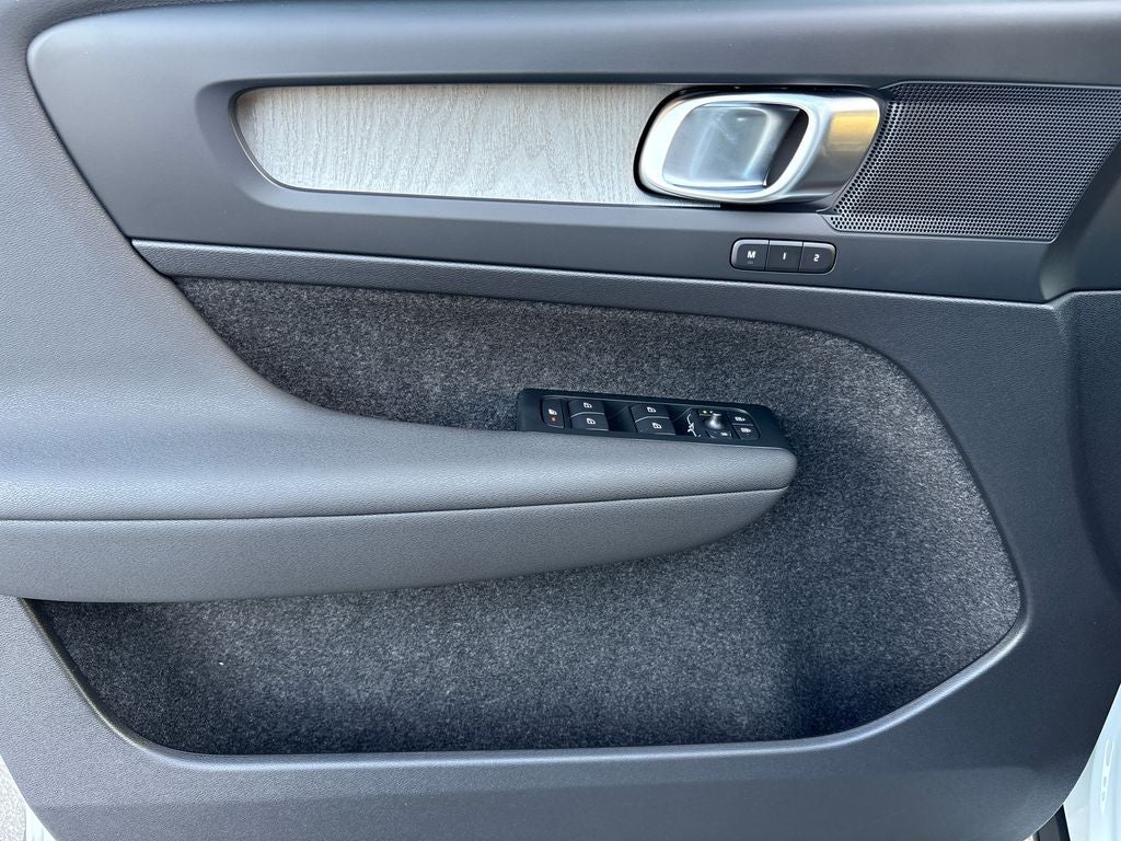 2026 Volvo XC40 B5 Core