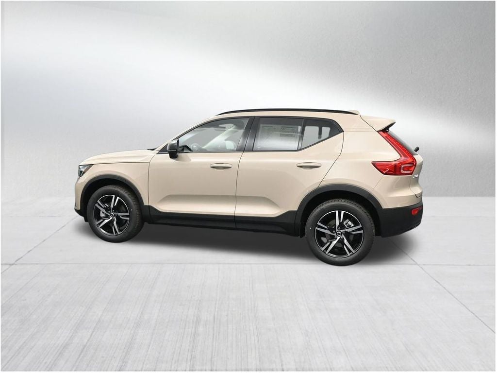 2026 Volvo XC40 B5 Core