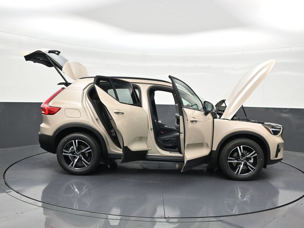 2026 Volvo XC40 B5 Core