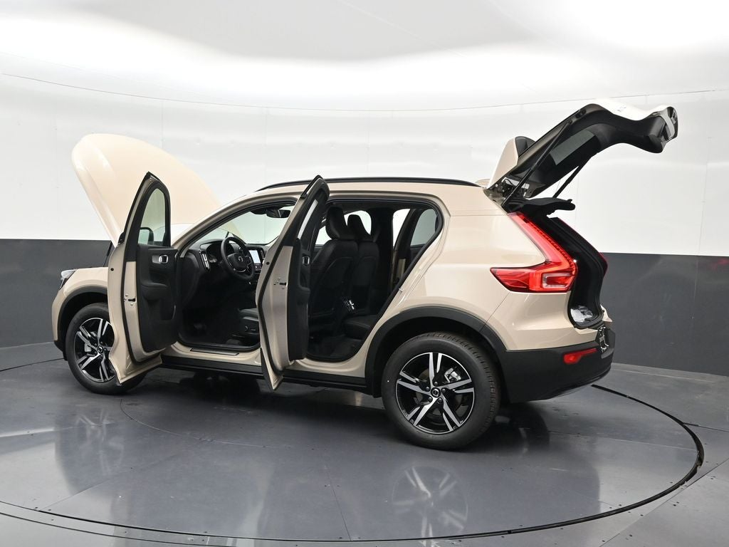 2026 Volvo XC40 B5 Core