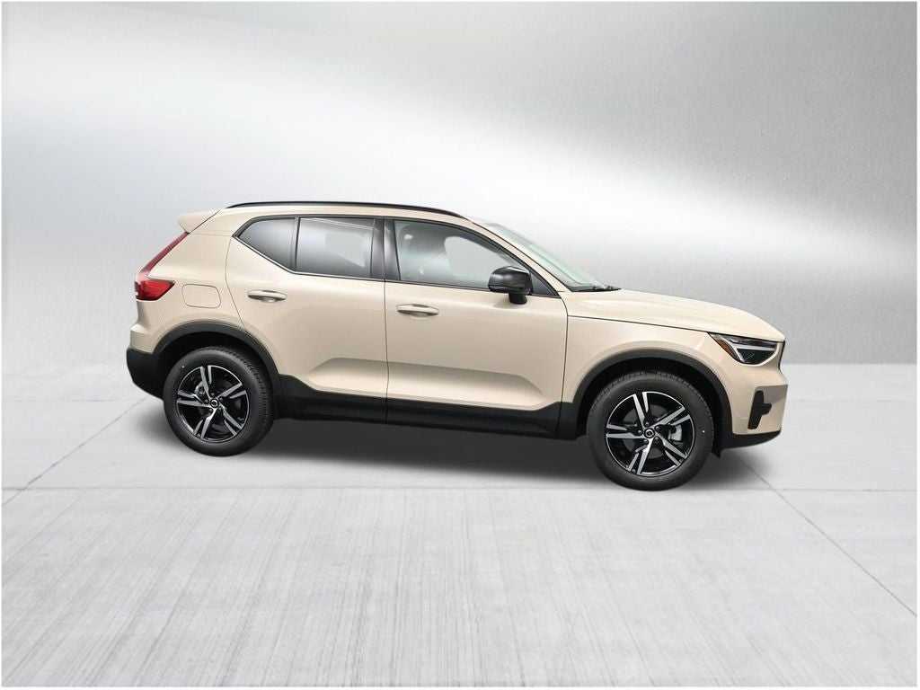 2026 Volvo XC40 B5 Core