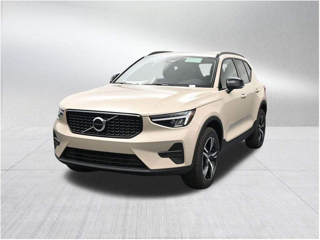 2026 Volvo XC40 B5 Core