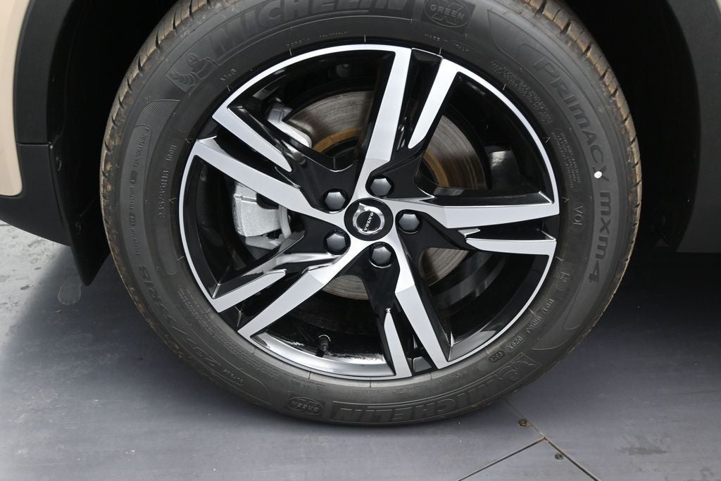 2026 Volvo XC40 B5 Core