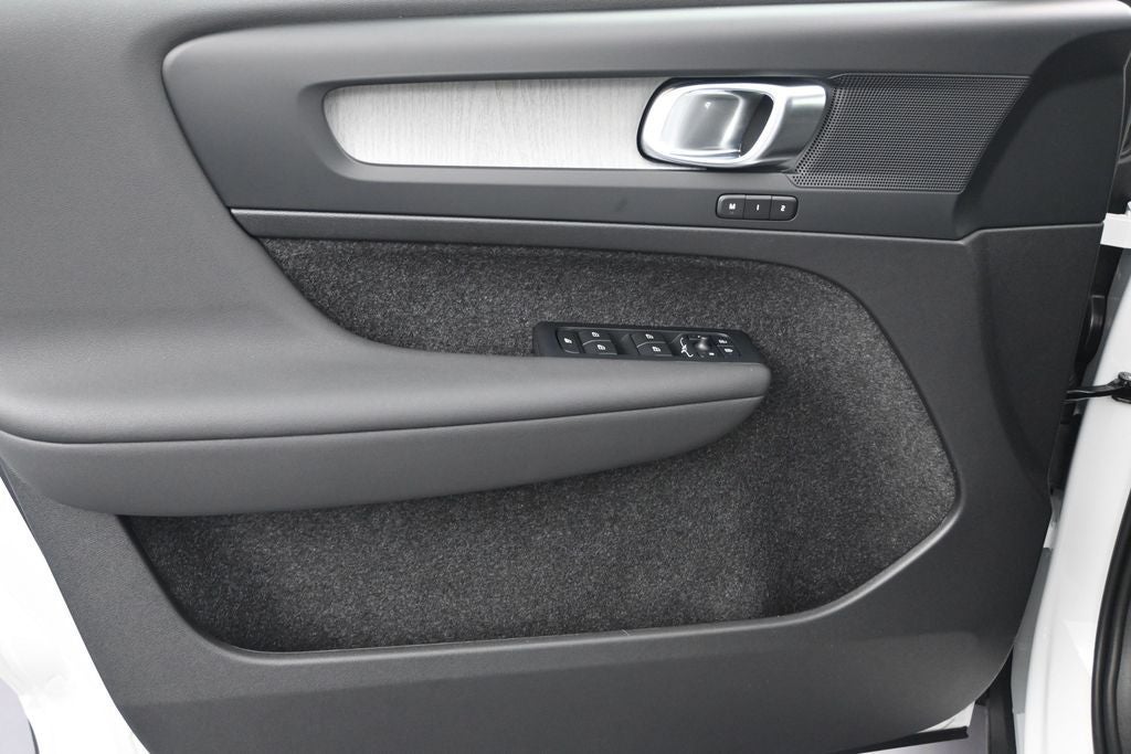 2026 Volvo XC40 B5 Core