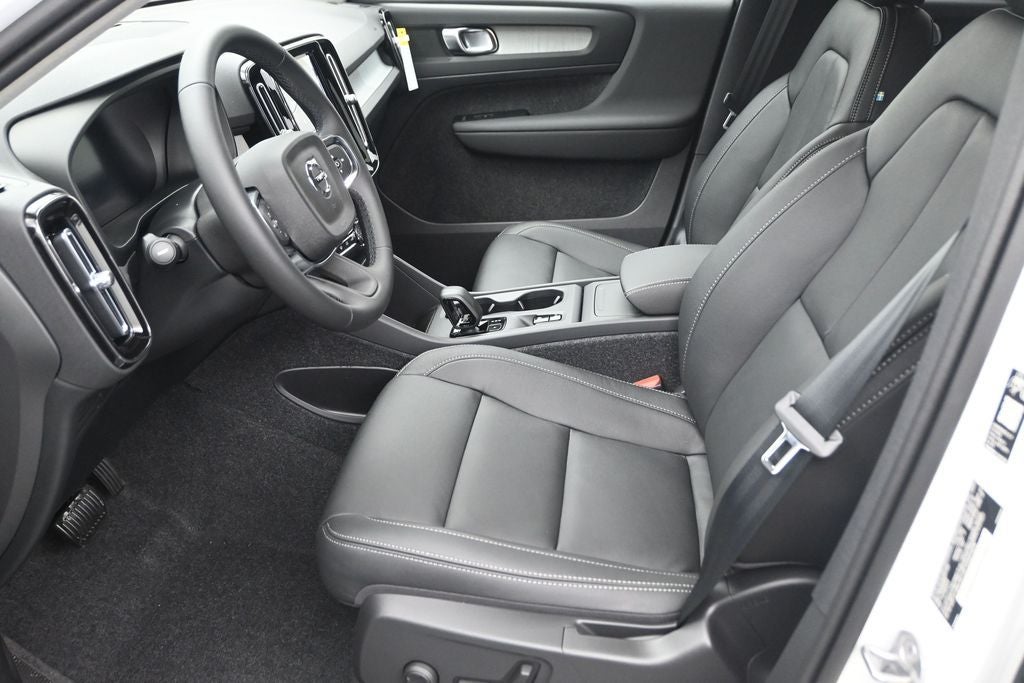 2026 Volvo XC40 B5 Core