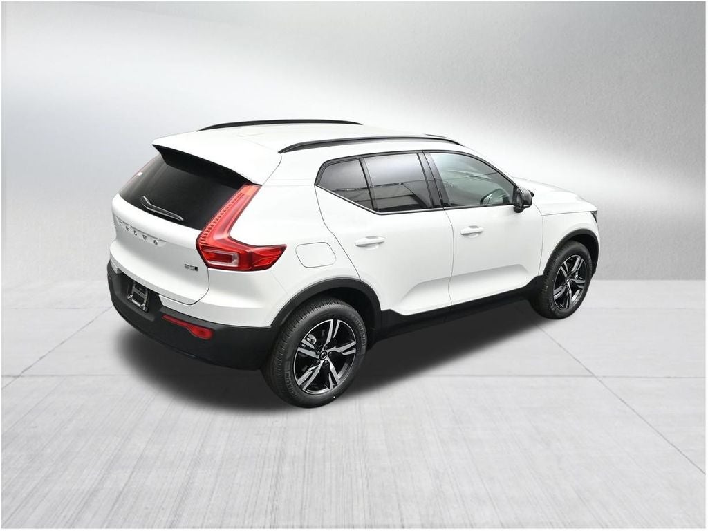 2026 Volvo XC40 B5 Core
