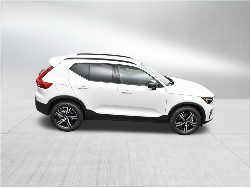 2026 Volvo XC40 B5 Core