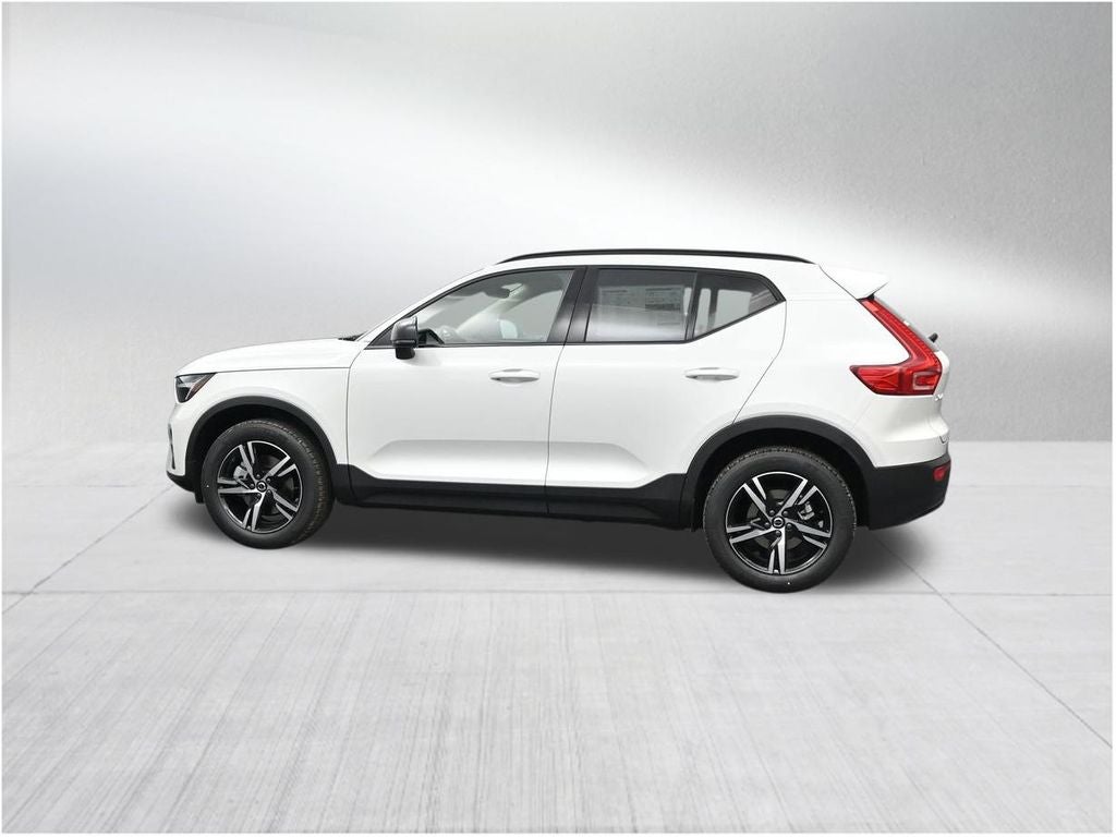 2026 Volvo XC40 B5 Core