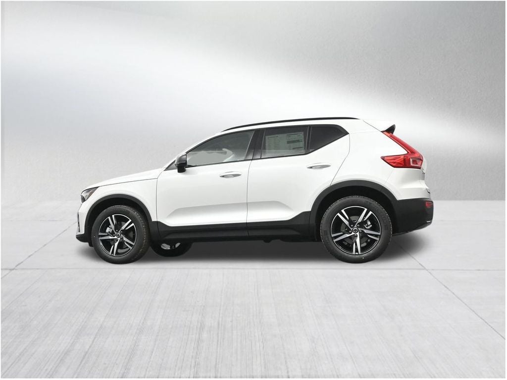2026 Volvo XC40 B5 Core