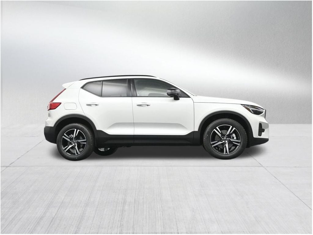 2026 Volvo XC40 B5 Core