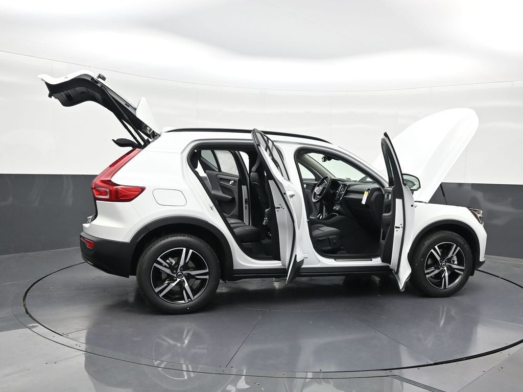 2026 Volvo XC40 B5 Core